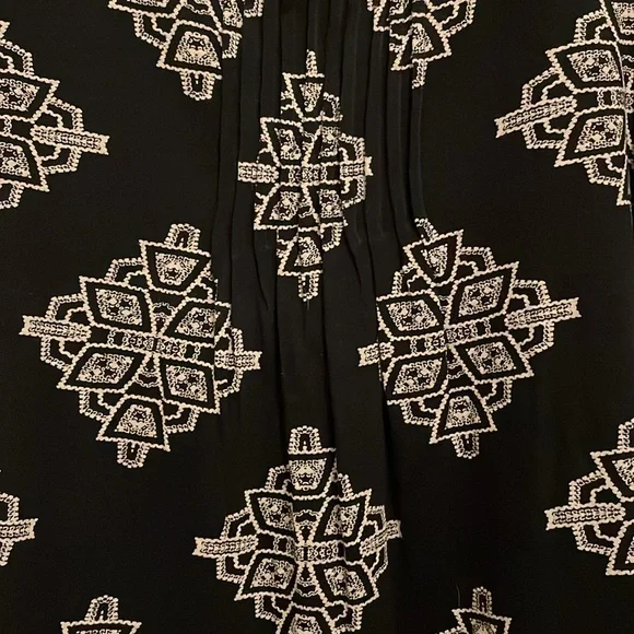 Akemi + Kin (Anthro) Romy Block Print Beaded Top - Picture 6 of 8